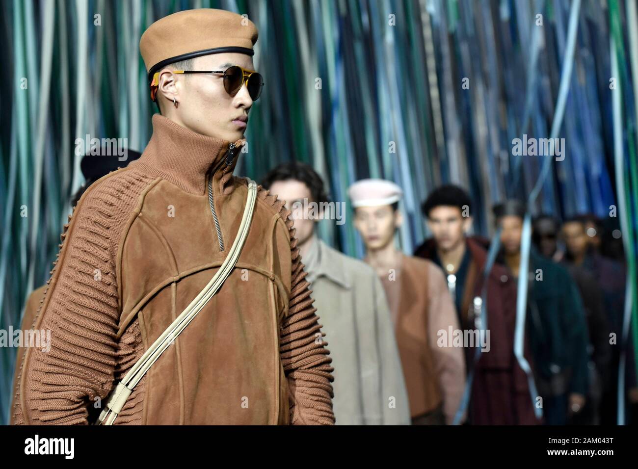 Mailand, Italien. 10 Jan, 2020. Mailänder Modewoche, Männer Herbst Winter. 2020 2021 Mailand, Männermode Herbst Winter 2020. Ermenegildo Zegna abgebildet: Modell Credit: Unabhängige Fotoagentur/Alamy leben Nachrichten Stockfoto