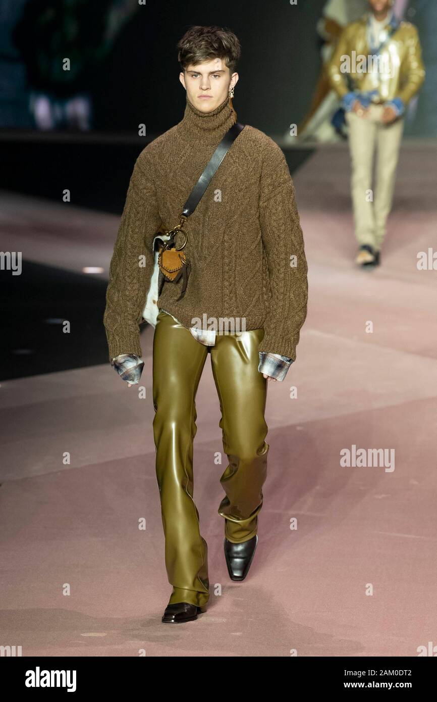 Mailand, Italien. 10 Jan, 2020. DSQUARED2 Herbst/Winter 2020/2021 Start- und Landebahn in Mailand auf der Modewoche Männer" Januar 2020 - Mailand, Italien 10/01/2020 | Verwendung der weltweiten Kredit: dpa/Alamy leben Nachrichten Stockfoto