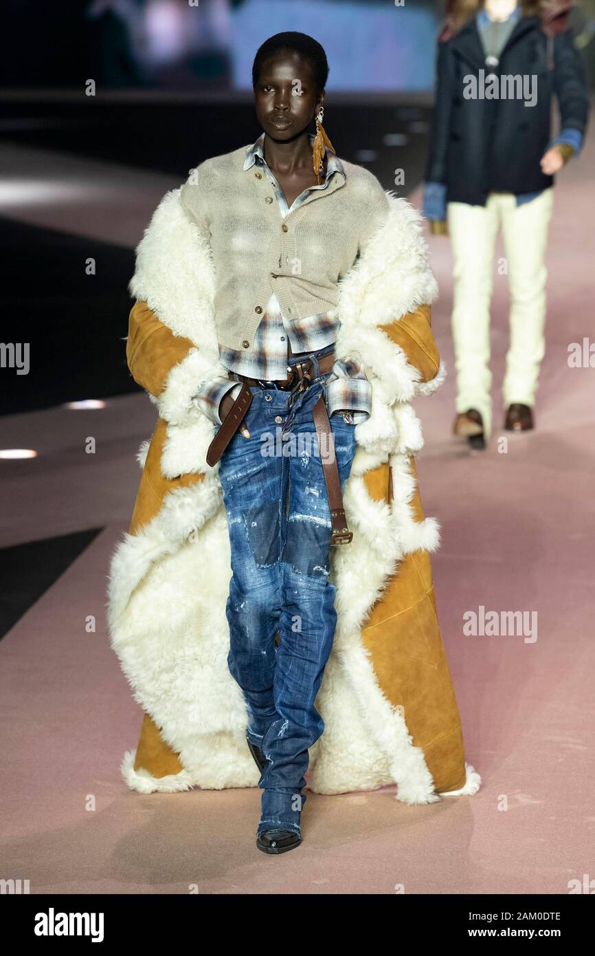 Mailand, Italien. 10 Jan, 2020. DSQUARED2 Herbst/Winter 2020/2021 Start- und Landebahn in Mailand auf der Modewoche Männer" Januar 2020 - Mailand, Italien 10/01/2020 | Verwendung der weltweiten Kredit: dpa/Alamy leben Nachrichten Stockfoto