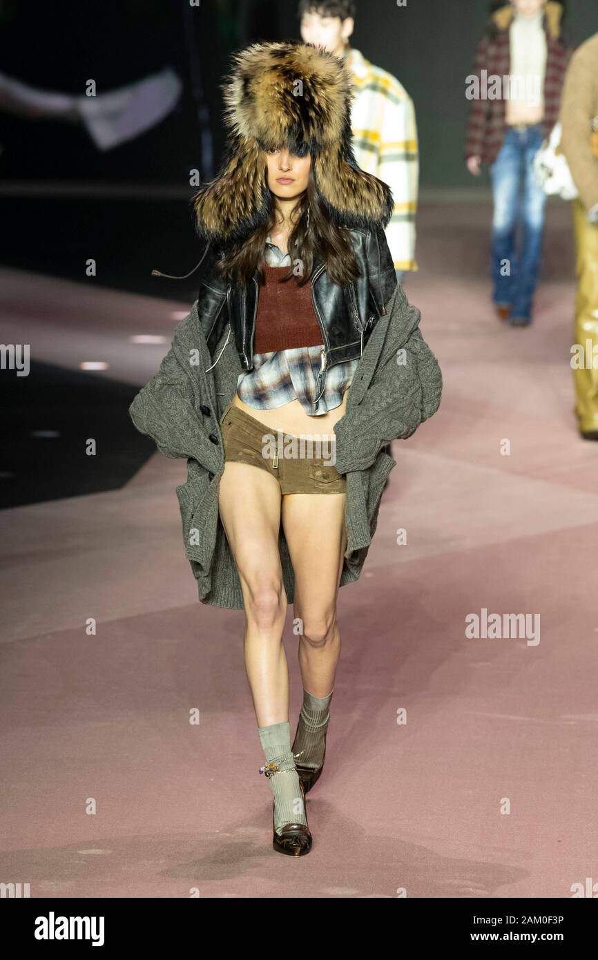 Mailand, Italien. 10 Jan, 2020. DSQUARED2 Herbst/Winter 2020/2021 Start- und Landebahn in Mailand auf der Modewoche Männer" Januar 2020 - Mailand, Italien 10/01/2020 | Verwendung der weltweiten Kredit: dpa/Alamy leben Nachrichten Stockfoto