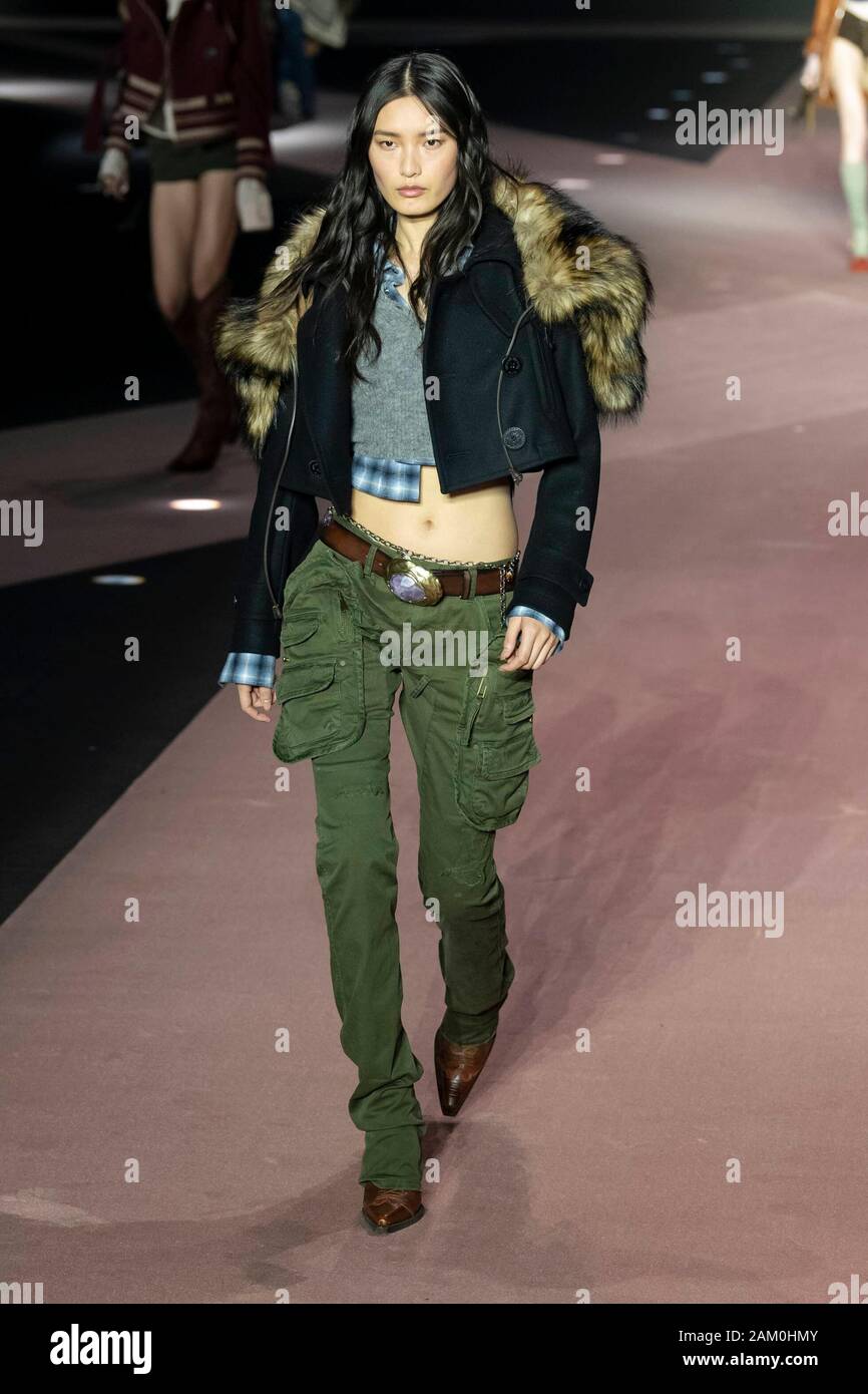 Mailand, Italien. 10 Jan, 2020. DSQUARED2 Herbst/Winter 2020/2021 Start- und Landebahn in Mailand auf der Modewoche Männer" Januar 2020 - Mailand, Italien 10/01/2020 | Verwendung der weltweiten Kredit: dpa/Alamy leben Nachrichten Stockfoto