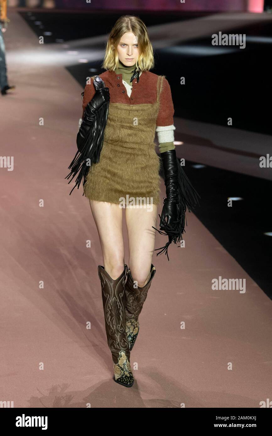 Mailand, Italien. 10 Jan, 2020. DSQUARED2 Herbst/Winter 2020/2021 Start- und Landebahn in Mailand auf der Modewoche Männer" Januar 2020 - Mailand, Italien 10/01/2020 | Verwendung der weltweiten Kredit: dpa/Alamy leben Nachrichten Stockfoto