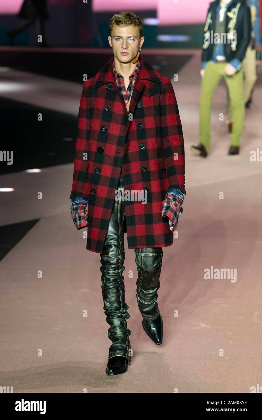 Mailand, Italien. 10 Jan, 2020. DSQUARED2 Herbst/Winter 2020/2021 Start- und Landebahn in Mailand auf der Modewoche Männer" Januar 2020 - Mailand, Italien 10/01/2020 | Verwendung der weltweiten Kredit: dpa/Alamy leben Nachrichten Stockfoto
