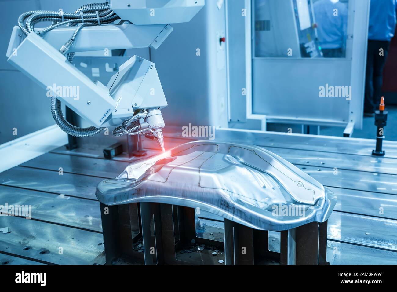 Roboterarm ist intelligent arbeiten in der Produktion in der Künstlichen Intelligenz Factory Stockfoto