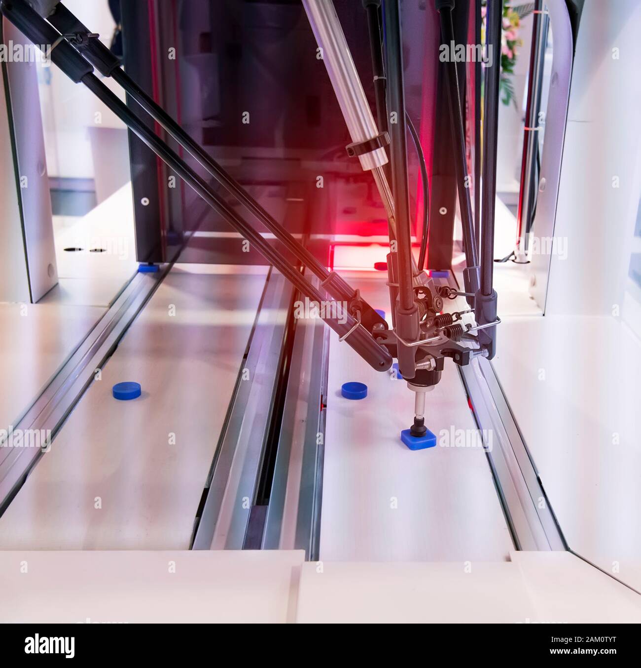Robotic Pneumatikkolben sucker Einheit auf industriellen Maschinen, Automatisierung der Fertigung im Werk der Druckluft Stockfoto