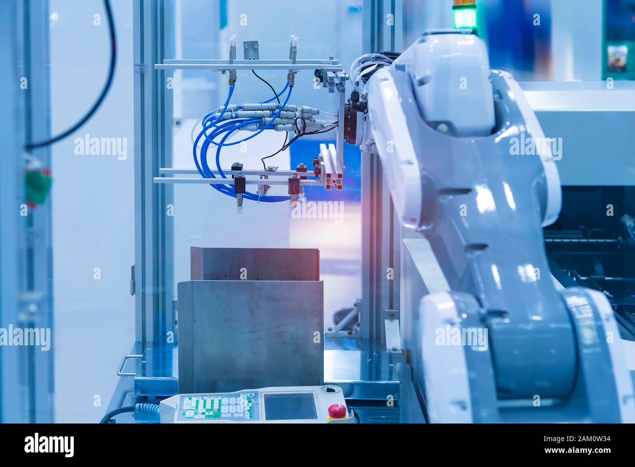 Roboterarm ist intelligent arbeiten in der Produktion in der Künstlichen Intelligenz Factory Stockfoto