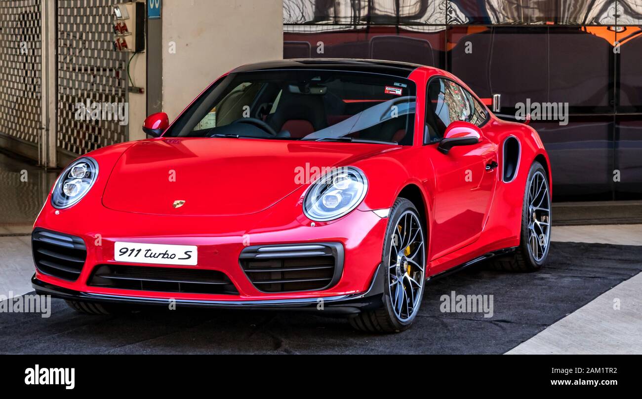 Reel Porsche 911 S FARBE Rot Auto nach Frühling 1:24 