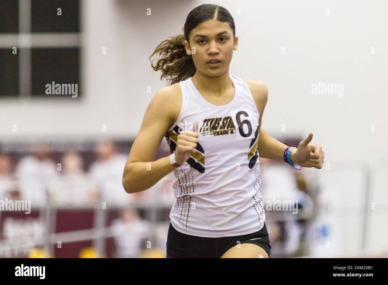 Januar 10, 2020: desirae Roberts konkurriert in der Mädchen 400-Meter dash Vorrunde beenden mit einer Zeit von 1:02.58 in der Texas A&M High School Indoor Klassiker an der McFerrin der Athletic Center Gilliam Indoor Stadium in College Station, Texas. Prentice C. James/CSM Stockfoto