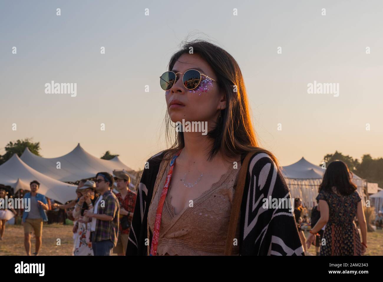 Pattaya, THAILAND - 15. DEZEMBER: Menschen während des Festivals Wonderfruit 2019, asiatischer Brennmann am 15. Dezember 2019 in Pattaya, Thailand. Stockfoto