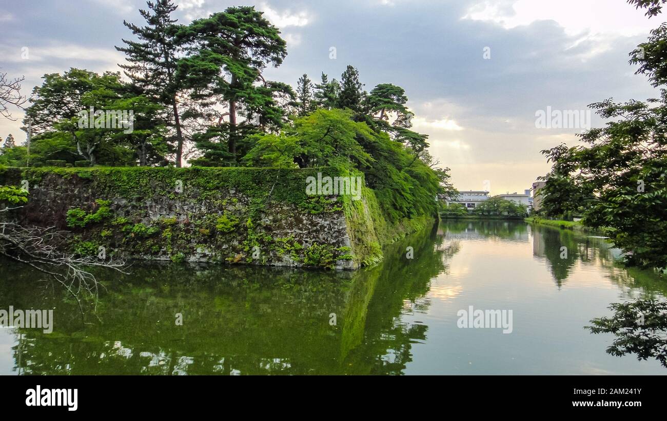 Burg Aizu-Wakamatsu, alias Burg Tsuruga. Eine Betonnachbildung einer traditionellen japanischen Burg, im Zentrum der Stadt Aizuwakamatsu, in Fukushi Stockfoto