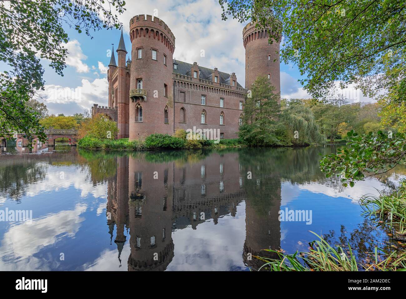 Bedburg-Hau - Seitenansicht von Schloss Moyland, Nordrhein-Westfalen, Deutschland, 30.10.2017 Stockfoto