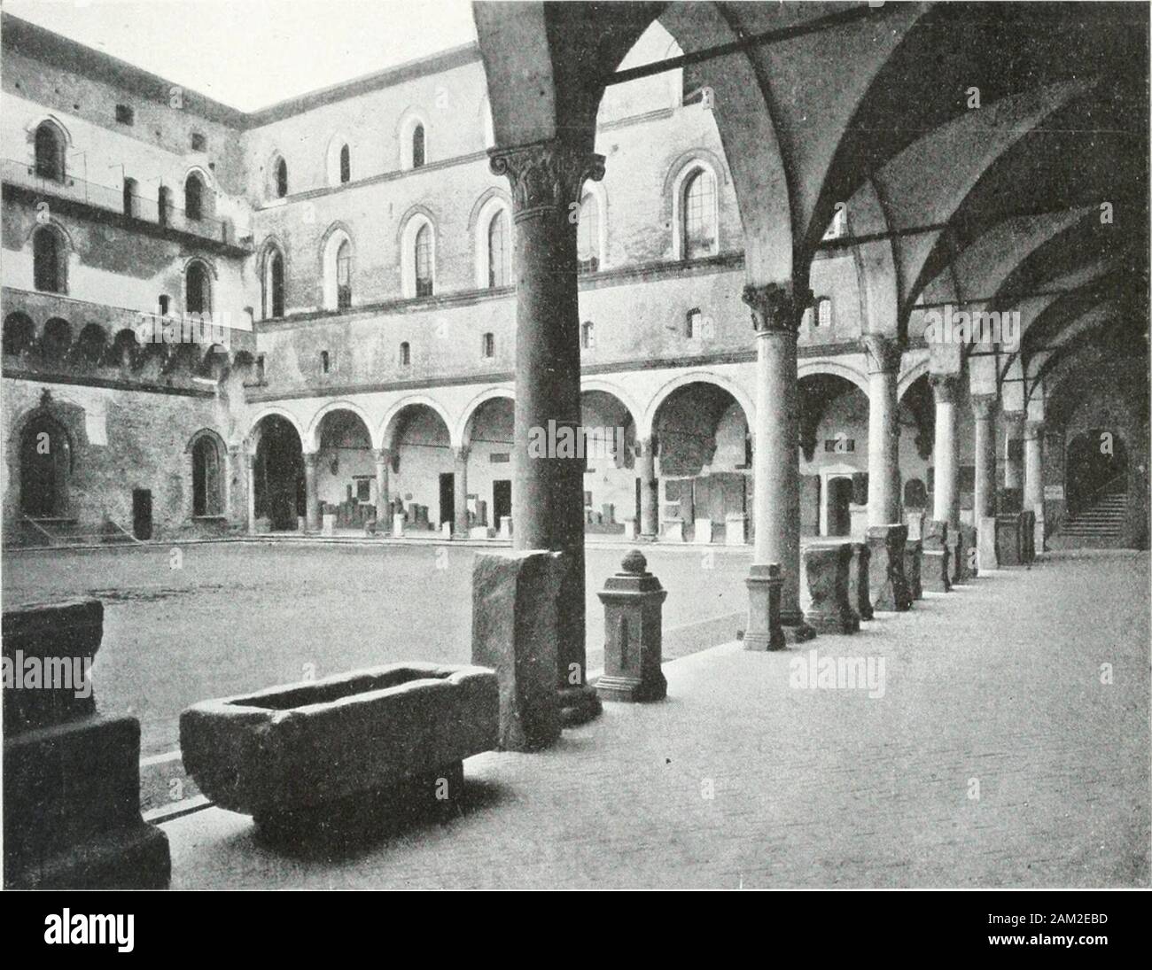 Milano. Il Geymiiller vede già nel Progetto della Lanterna eine coronamento delledificiodelle Grazie il Profilo del Tempietto di San Pietro in Montorio a Roma e il Con-cetto generale della Lanterna della Basilica di S. Pietro: nel che Bramante si blass-serebbe temperamento di Pittore, desideroso di Aktuelles]. E tuttavia anche Oggi giustificato lentusiasmo del Pasquier Le Moine che, vi-sitando Milano al seguito di Francesco ich nel 1515, Disse la Chiesa di S. Maria delleGrazie la più Bella della Città. Bei I L A N O 113 riprocUizione aiuta La meglio di una lunga Beschreibung eine wage Idee, pro Chino Stockfoto
