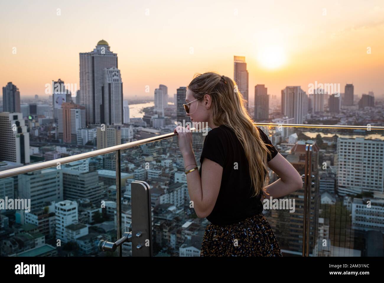 Bangkok, THAILAND - DEZEMBER: Sonnenuntergang vom Marriott Roof. Stockfoto
