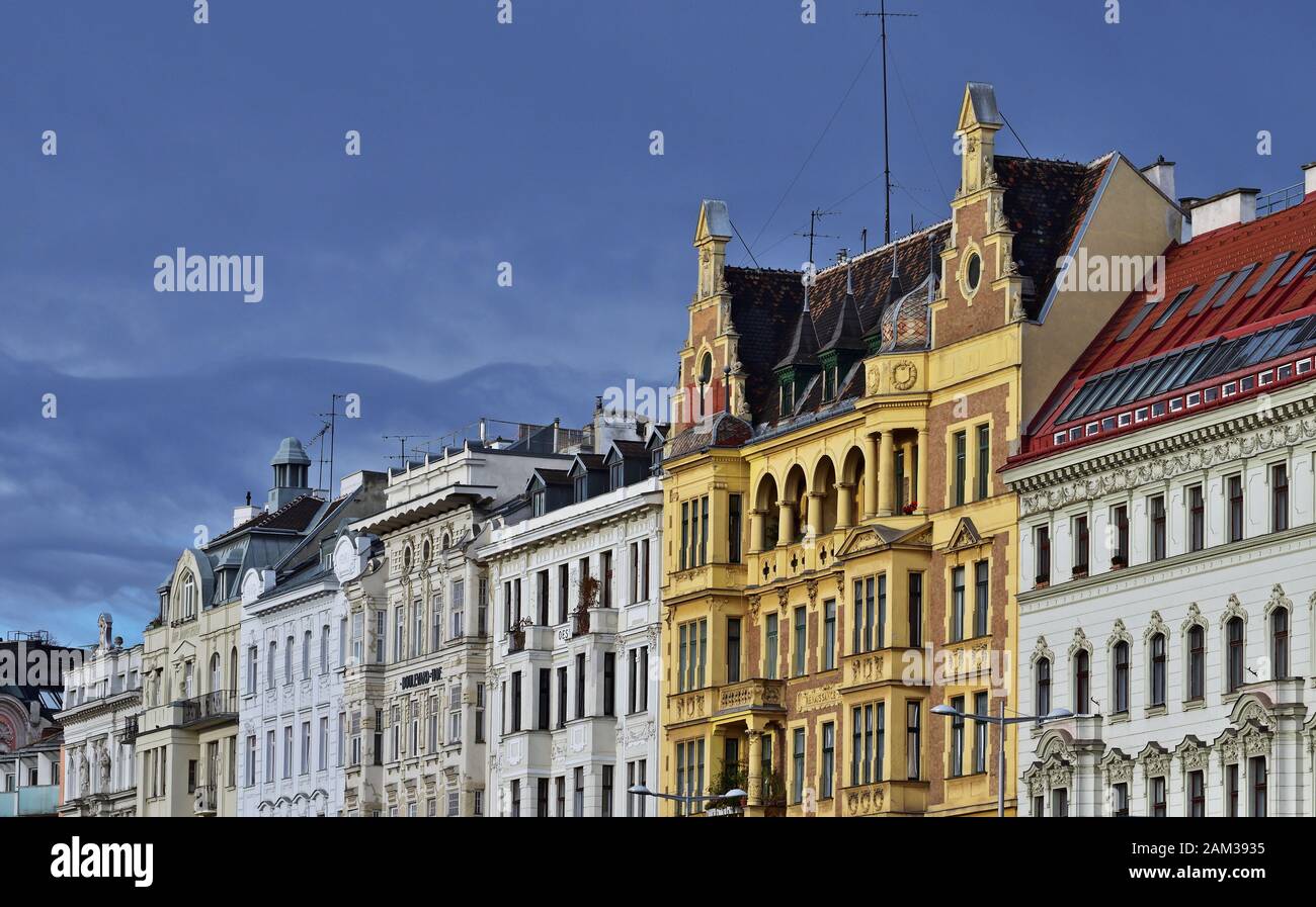 Fassaden an der Linke Wienzeile, Wien, Österreich. Jugendstilarchitektur in der Nähe von Naschmarkt Stockfoto