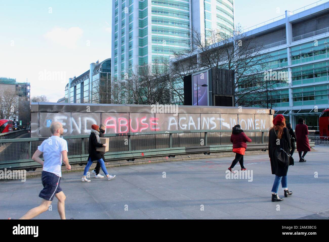 Beenden Sie Missbrauch gegen Frauen Graffiti Central london england UK Stockfoto
