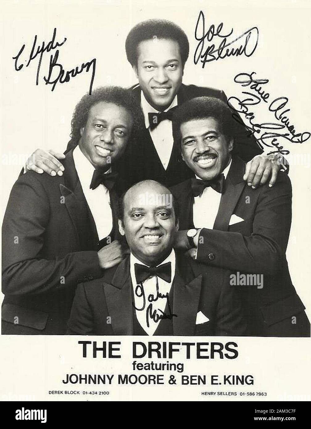 Die DRIFTERS Unterzeichneten ca. 1959 ein Promotionfoto der amerikanischen Gesangsgruppe Stockfoto