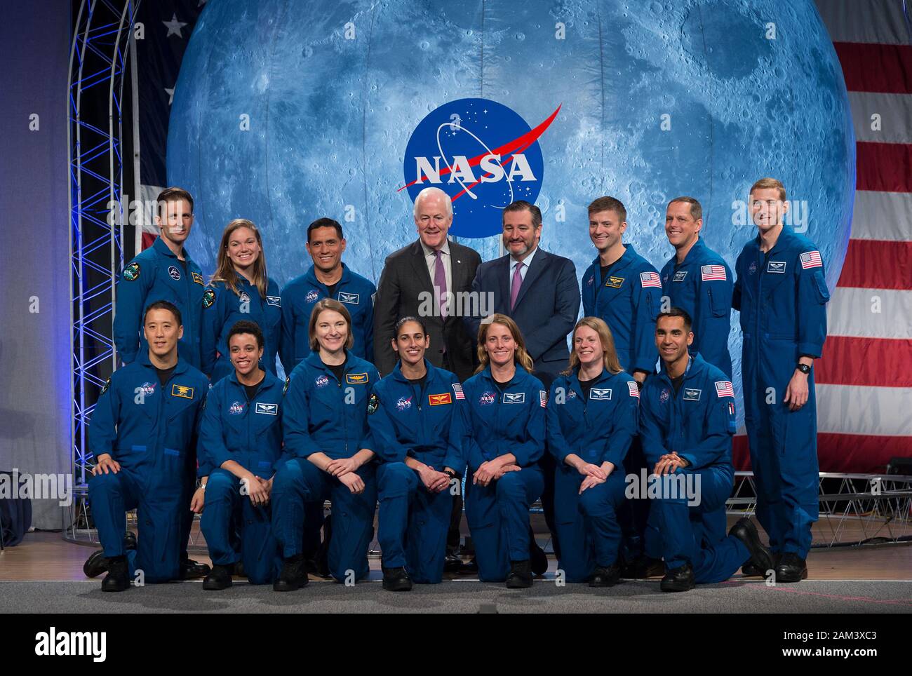 Houston, TEXAS - 10. Januar 2020 - Die Astronautenklasse 2017 posiert für ein Porträt mit den texanischen Senatoren John Cornyn und Ted Cruz im Johnson Space Cen Stockfoto