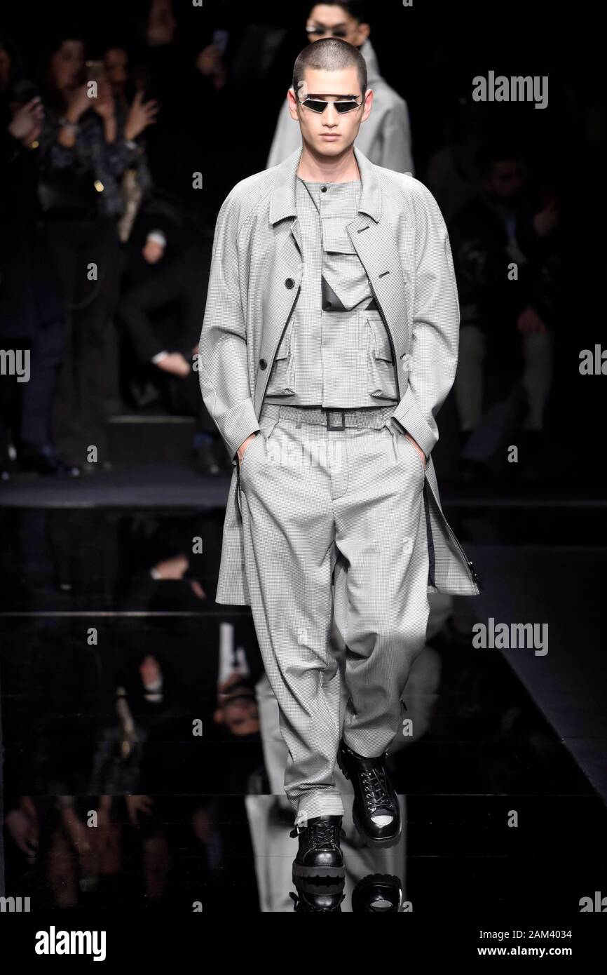 Mailand, Italien. 11 Jan, 2020. Mailänder Modewoche, Männer Herbst Winter. 2020 2021 Mailand, Männermode Herbst Winter 2020 2021. Emporio Armani Bild: Modell Credit: Unabhängige Fotoagentur/Alamy leben Nachrichten Stockfoto