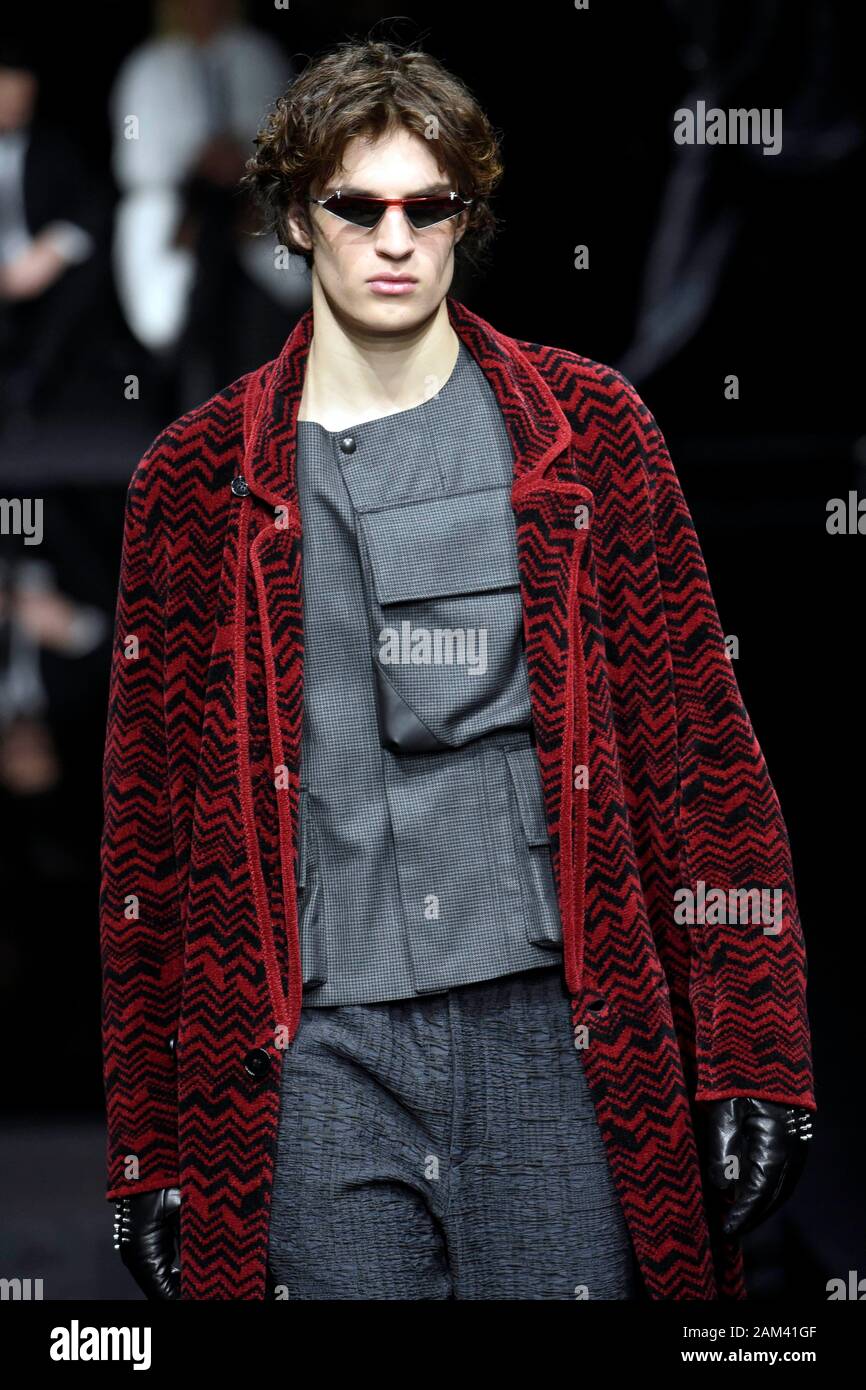 Mailand, Italien. 11 Jan, 2020. Mailänder Modewoche, Männer Herbst Winter. 2020 2021 Mailand, Männermode Herbst Winter 2020 2021. Emporio Armani Bild: Modell Credit: Unabhängige Fotoagentur/Alamy leben Nachrichten Stockfoto