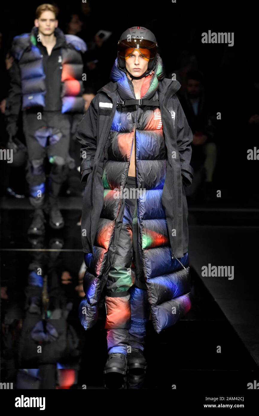 Mailand, Italien. 11 Jan, 2020. Mailänder Modewoche, Männer Herbst Winter. 2020 2021 Mailand, Männermode Herbst Winter 2020 2021. Emporio Armani Bild: Modell Credit: Unabhängige Fotoagentur/Alamy leben Nachrichten Stockfoto