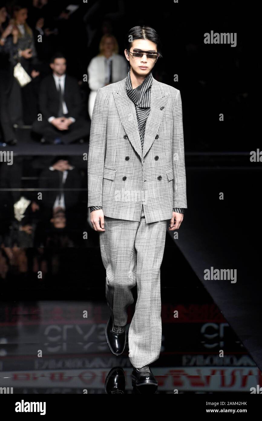 Mailand, Italien. 11 Jan, 2020. Mailänder Modewoche, Männer Herbst Winter. 2020 2021 Mailand, Männermode Herbst Winter 2020 2021. Emporio Armani Bild: Modell Credit: Unabhängige Fotoagentur/Alamy leben Nachrichten Stockfoto