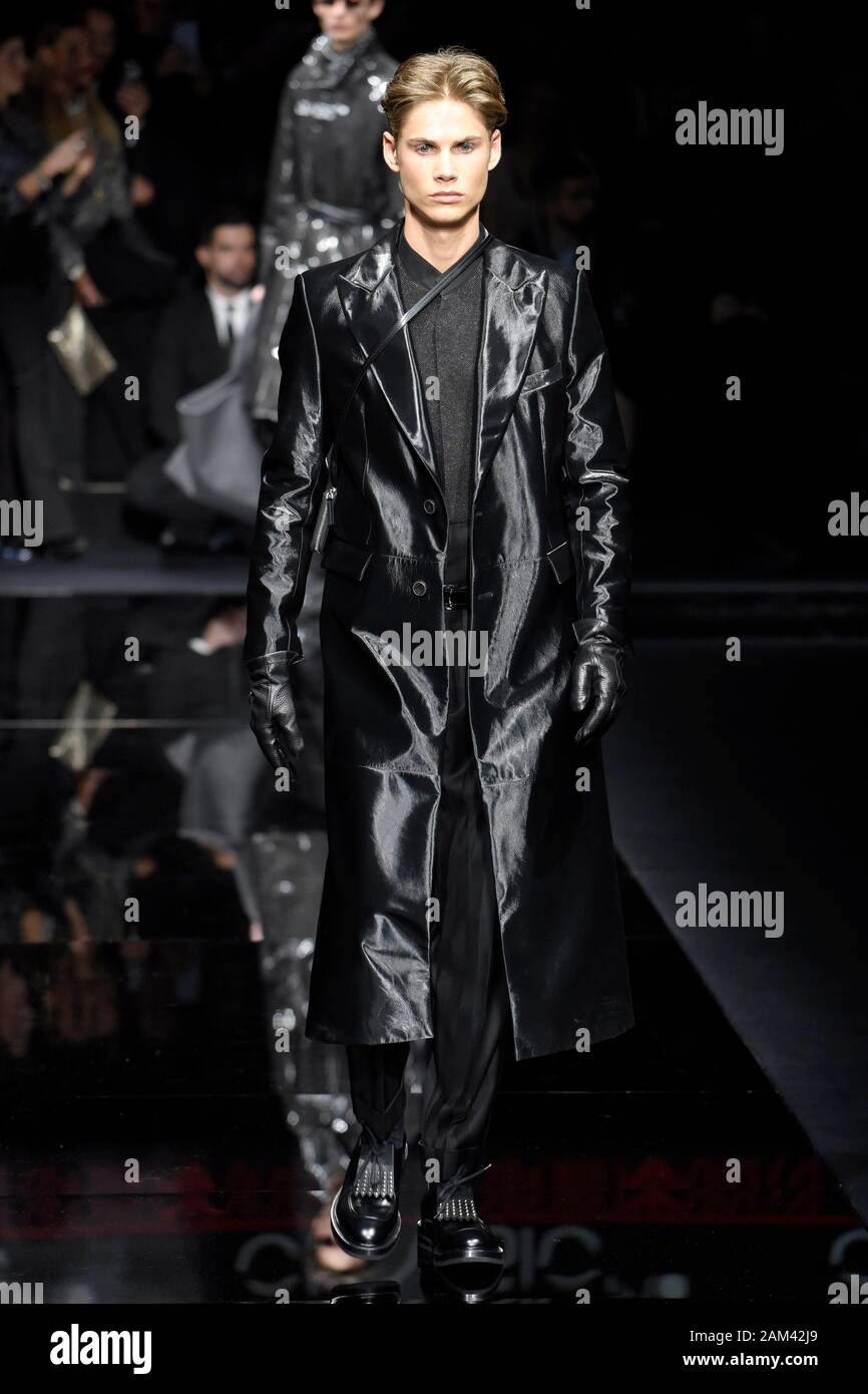 Mailand, Italien. 11 Jan, 2020. Mailänder Modewoche, Männer Herbst Winter. 2020 2021 Mailand, Männermode Herbst Winter 2020 2021. Emporio Armani Bild: Modell Credit: Unabhängige Fotoagentur/Alamy leben Nachrichten Stockfoto
