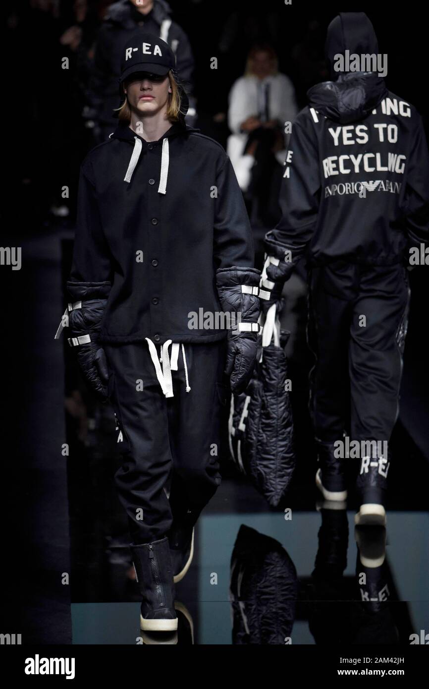 Mailand, Italien. 11 Jan, 2020. Mailänder Modewoche, Männer Herbst Winter. 2020 2021 Mailand, Männermode Herbst Winter 2020 2021. Emporio Armani Bild: Modell Credit: Unabhängige Fotoagentur/Alamy leben Nachrichten Stockfoto