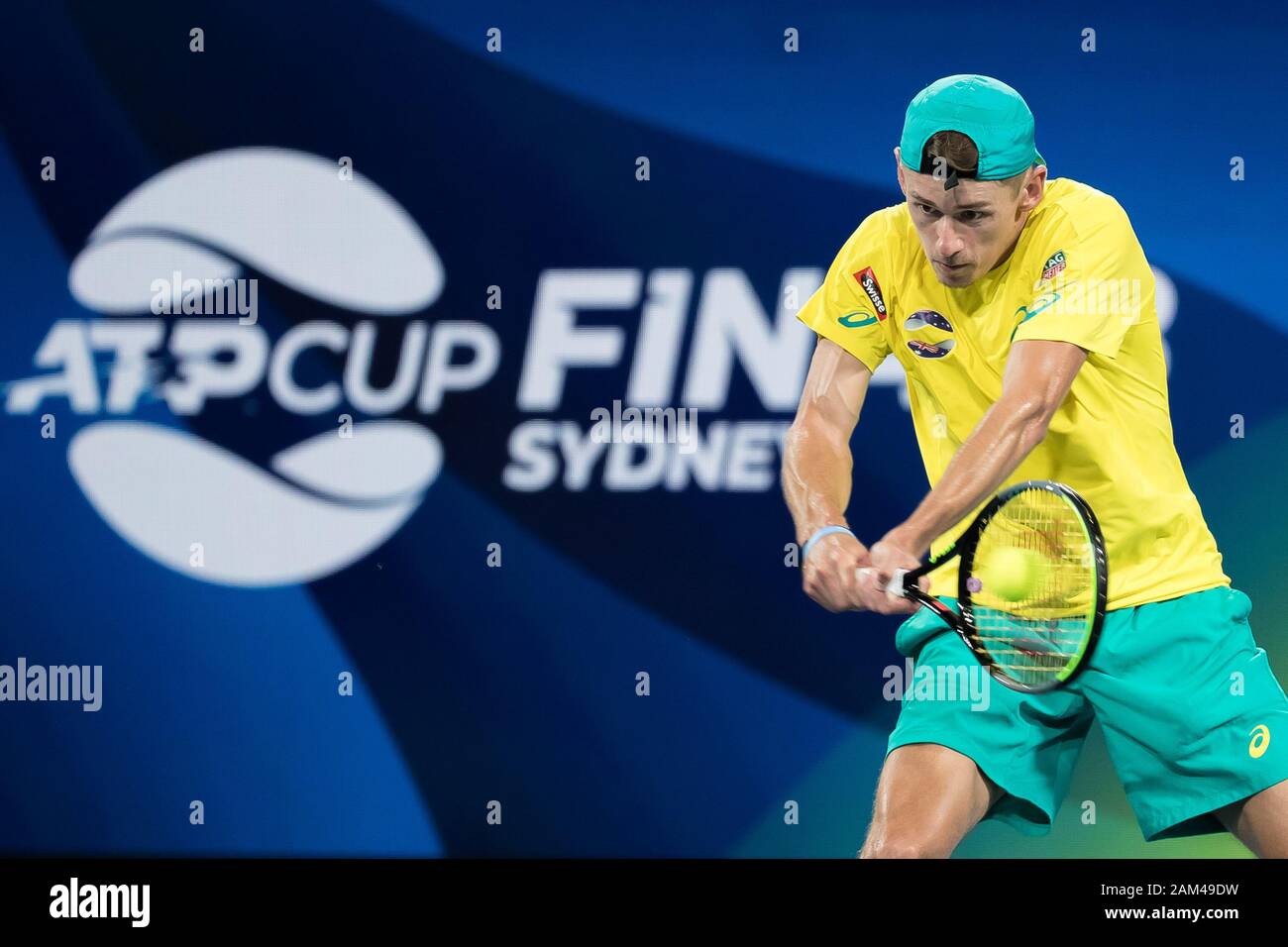 Sydney, Australien. 11 Jan, 2020. Alex De Minaur von Australien konkurriert gegen Rafael Nadal aus Spanien während der ATP-Cup Halbfinale zwischen Spanien und Australien in Sydney, Australien, Jan. 11, 2020. Credit: Zhu Hongye/Xinhua/Alamy leben Nachrichten Stockfoto