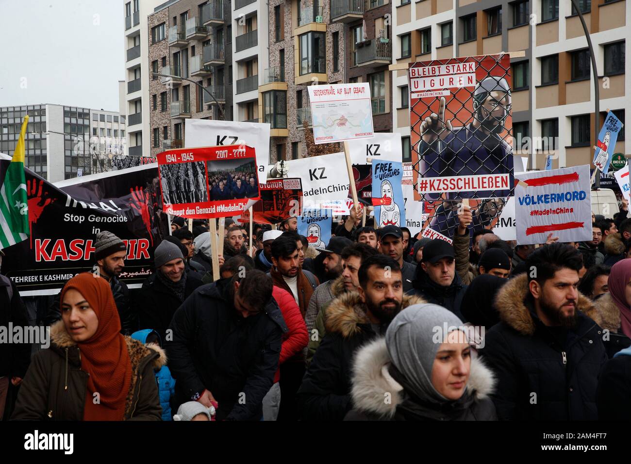 Hamburg, Deutschland. 11 Jan, 2020. Die Menschen gegen die Unterdrückung der uigurischen muslimischen Minderheit in China demonstrieren. Das Hamburger Büro für den Schutz der Verfassung hatte erklärt, dass die Rallye wurde von Islamisten organisiert. Hinter der Veranstalter 'Generation Islam" verbirgt sich der verbotenen Organisation Hizb ut-Tahrir (Partei der Befreiung). Quelle: Markus Scholz/dpa/Alamy leben Nachrichten Stockfoto