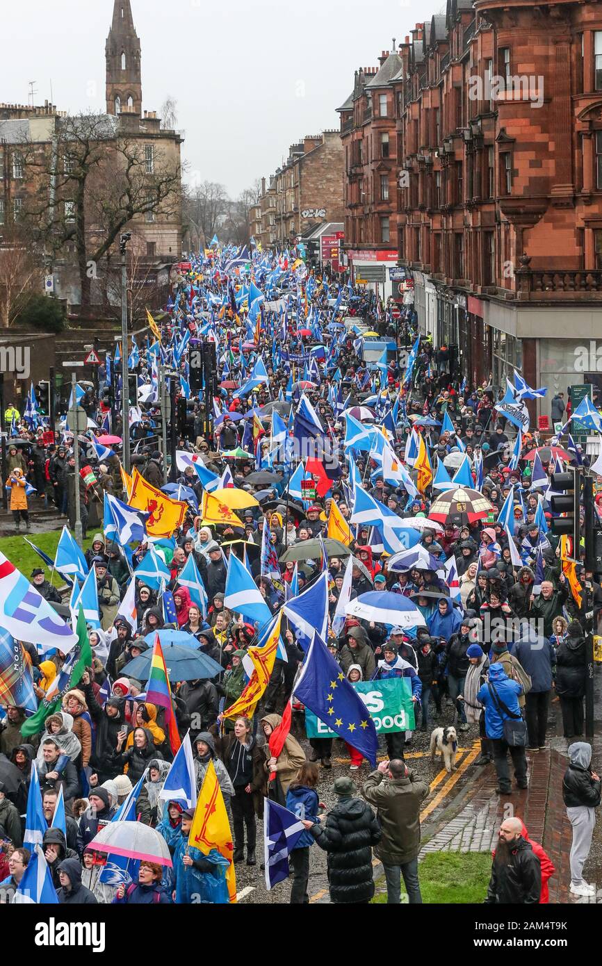 Glasgow, UK. 11. Dezember 2020. Alle unter einem Banner, eine Dachorganisation für alle schottischen Unabhängigkeit Gruppen statt einem Marsch durch das Stadtzentrum von Glasgow zur Unterstützung der schottischen Unabhängigkeit, anti Brexit und die konservative Regierung. Die Organisatoren hatten die Genehmigung für bis zu 100.000 Demonstranten teil und ein paar Tage zuvor erwähnt hatte, dass es bis zu 300.000 sein könnten. Credit: Findlay/Alamy Nachrichten Stockfoto