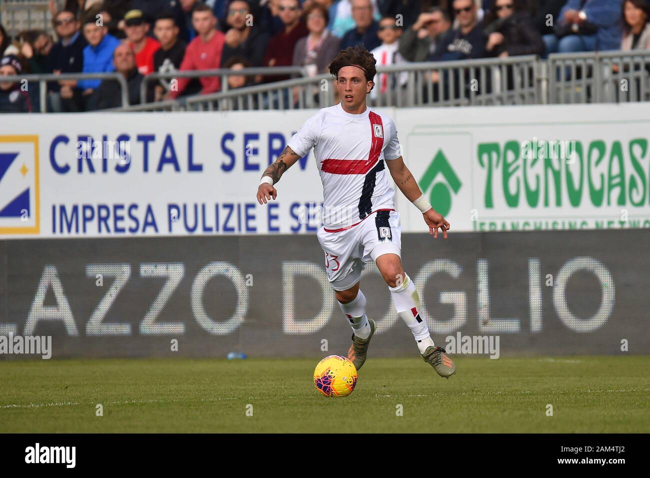Cagliari, Italien. 11 Jan, 2020. Luca pellegrini von Cagliari Calcio während Cagliari vs AC Mailand - Italienische Fußball Serie A Männer Meisterschaft - Credit: LPS/Luigi Canu/Alamy leben Nachrichten Stockfoto