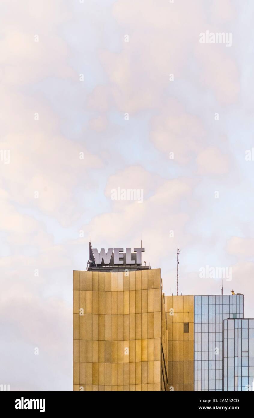 axel-springer-Hochhaus mit dem Logo der Zeitung "Welt" Stockfoto