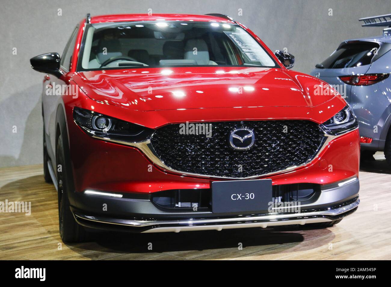 Chiba, Japan. 11 Jan, 2020. Die Mazda CX-30 auf der Tokyo Auto Salon 2020 in Makuhari Messe International Convention Complex. Tokyo Auto Salon ist ein Automobil Ausstellung ihre neuesten technologischen Lösungen und Produkte für Autos zur Schau stellen. Die Messe läuft vom 10. Januar bis 12. Credit: Rodrigo Reyes Marin/ZUMA Draht/Alamy leben Nachrichten Stockfoto