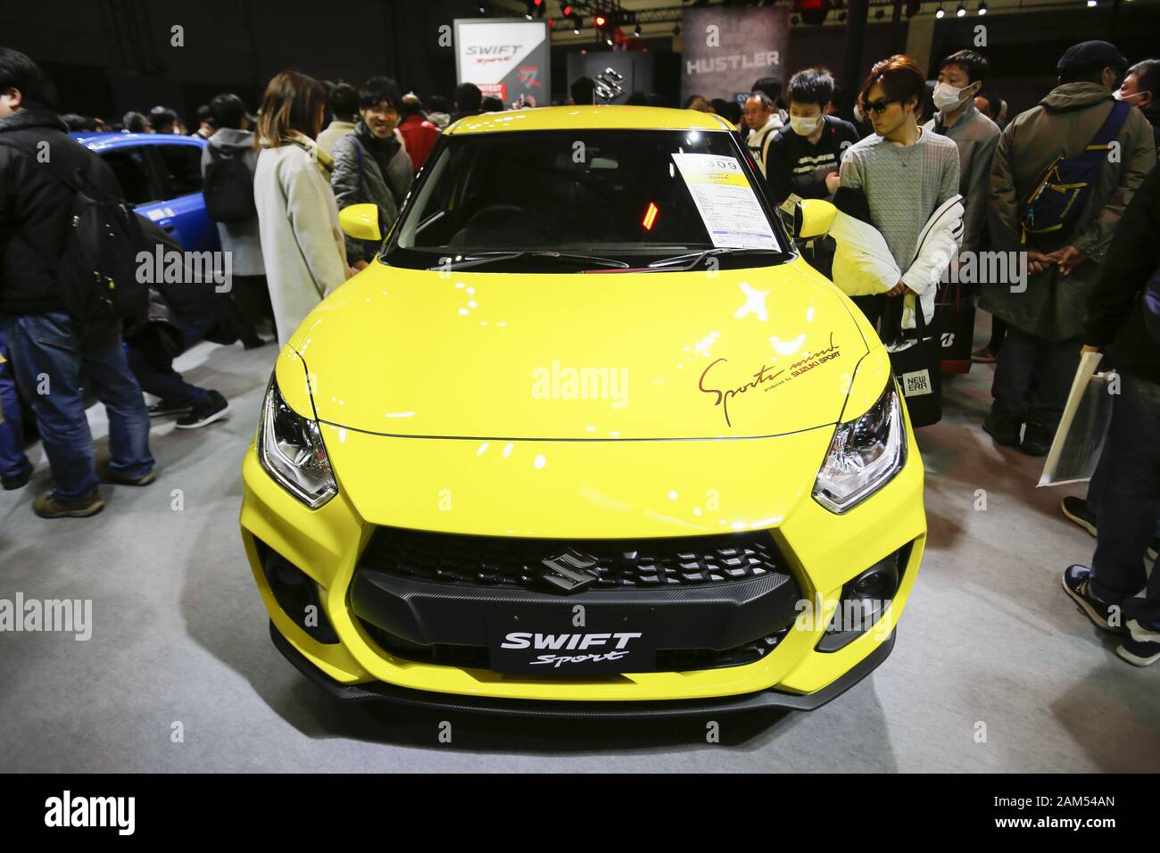 Chiba, Japan. 11 Jan, 2020. Der Suzuki Swift Sport auf der Tokyo Auto Salon 2020 in Makuhari Messe International Convention Complex. Tokyo Auto Salon ist ein Automobil Ausstellung ihre neuesten technologischen Lösungen und Produkte für Autos zur Schau stellen. Die Messe läuft vom 10. Januar bis 12. Credit: Rodrigo Reyes Marin/ZUMA Draht/Alamy leben Nachrichten Stockfoto
