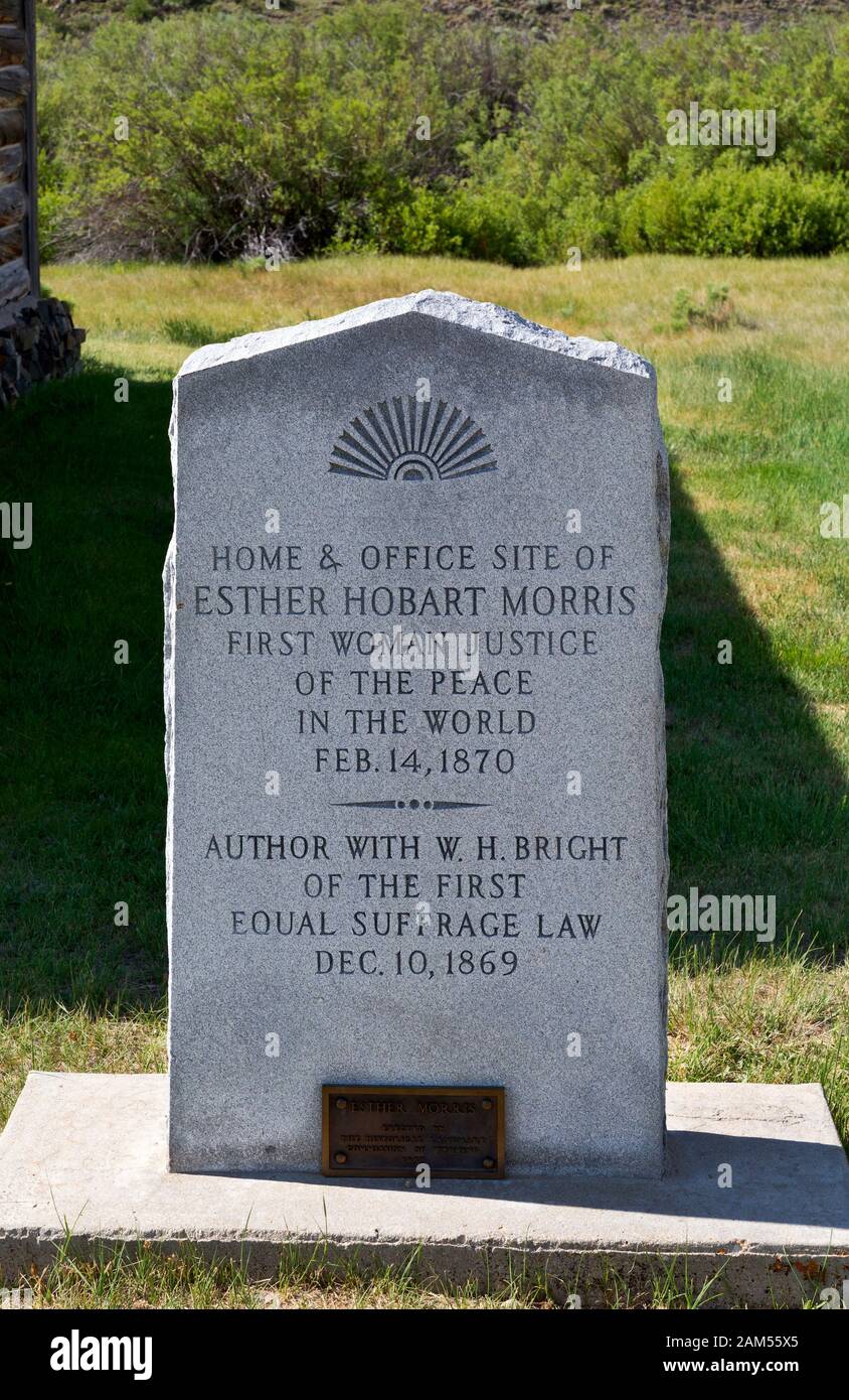 Wyoming - Denkmal in South Pass City zum Gedenken an Esther Hobart Morris, die erste Frau des Friedens und Fürsprecherin für das Frauenwahlrecht. Stockfoto