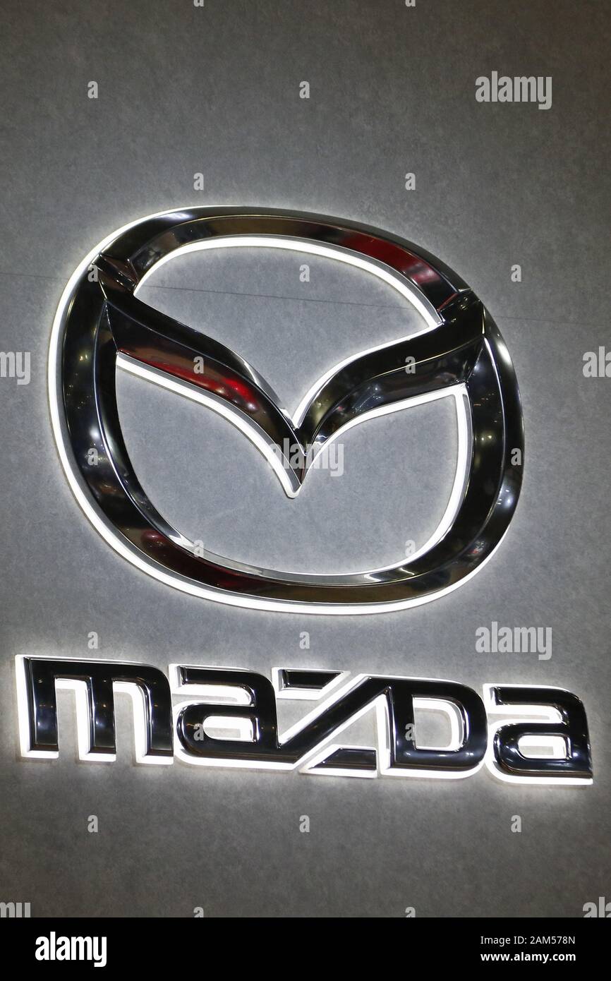 Chiba, Japan. 11 Jan, 2020. Ein Mazda-Logo ist während der Tokyo Auto Salon 2020 in Makuhari Messe International Convention Complex gesehen. Tokyo Auto Salon ist ein Automobil Ausstellung, präsentieren ihre neuesten technologischen Lösungen und Produkte für die Autos. Die Messe läuft vom 10. Januar bis 12. Credit: Rodrigo Reyes Marin/ZUMA Draht/Alamy leben Nachrichten Stockfoto