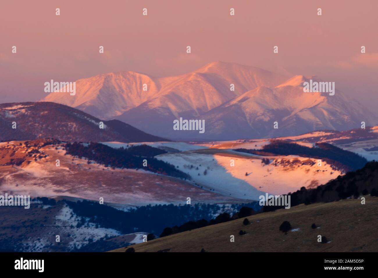 Am frühen Morgen Alpenglow und Sturmwolken auf der Sangre de Cristo Bergkette von Colorado Stockfoto