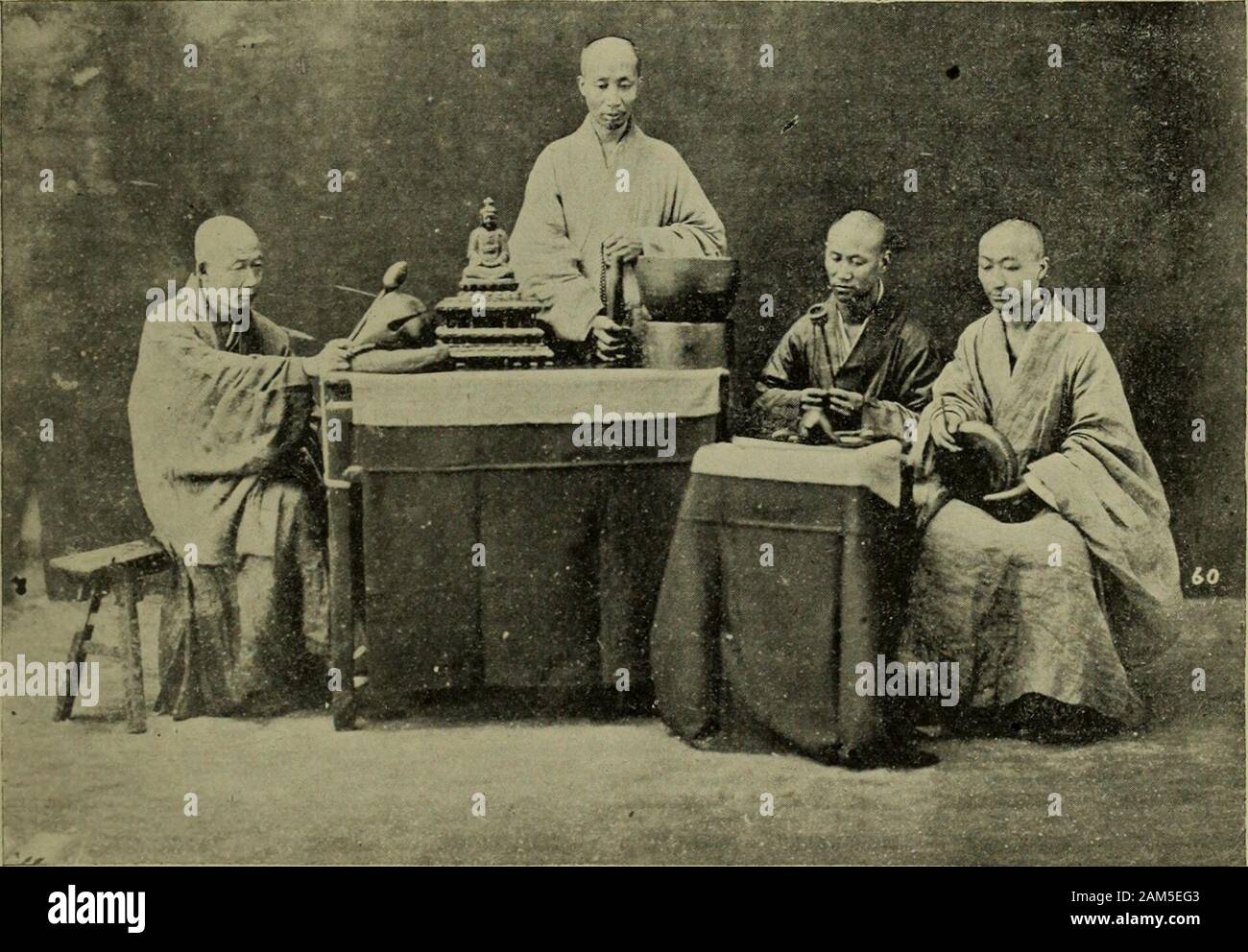 Die Millionen 1898. die Jahreszeit, und ourhearts sind nur überfüllt mit Lob und Dank. Wir tities, dass er, wenn er es nicht von sich geben, dass er bald sterben würde. Er alsosaid wollte er Buße zu tun, das der Begriff hier verwendet, um signifythat ein Mann möchte seine Idole zu verlassen und ein Christ geworden. Den folgenden Tag trat er und vom Beginn manifestiert atruly bußfertiges Herz. Während er hier seine Frau und sein Sohn cameto sehen uns mehrmals, und erschien auch ein Interesse an theGospel zu nehmen, während ein jüngerer Bruder, der in Kamen aus Opium zu brechen, die Bereitschaft zu r alsomanifested Stockfoto