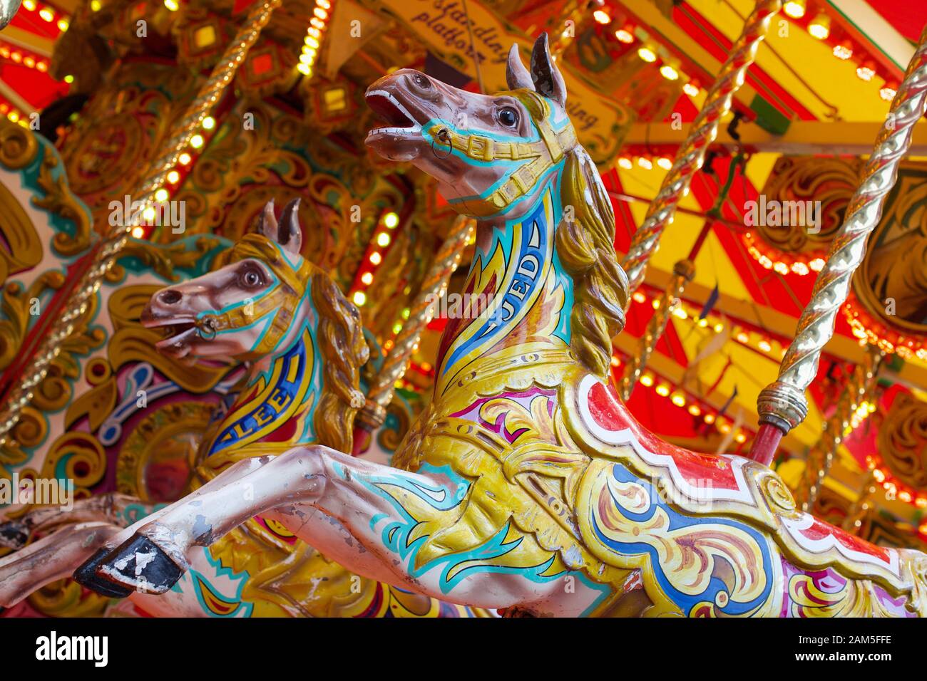 MerryGoRound malte Pferde, Großbritannien Stockfoto