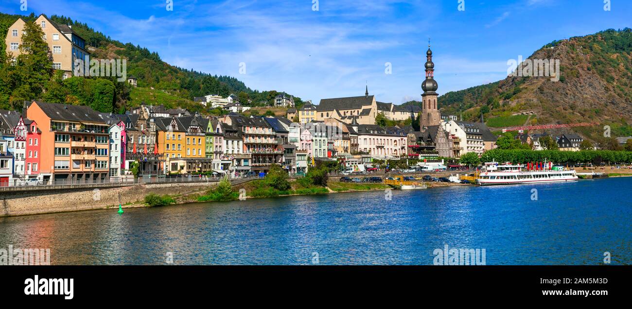 Wahrzeichen und Reisen in Deutschland - schöne, mittelalterliche Stadt Cochem, beliebt bei Kreuzfahrten Stockfoto