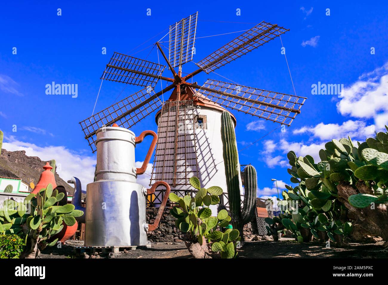 Traditionelle Windmühle in Mogan, Gran Canaria, Spanien. Stockfoto