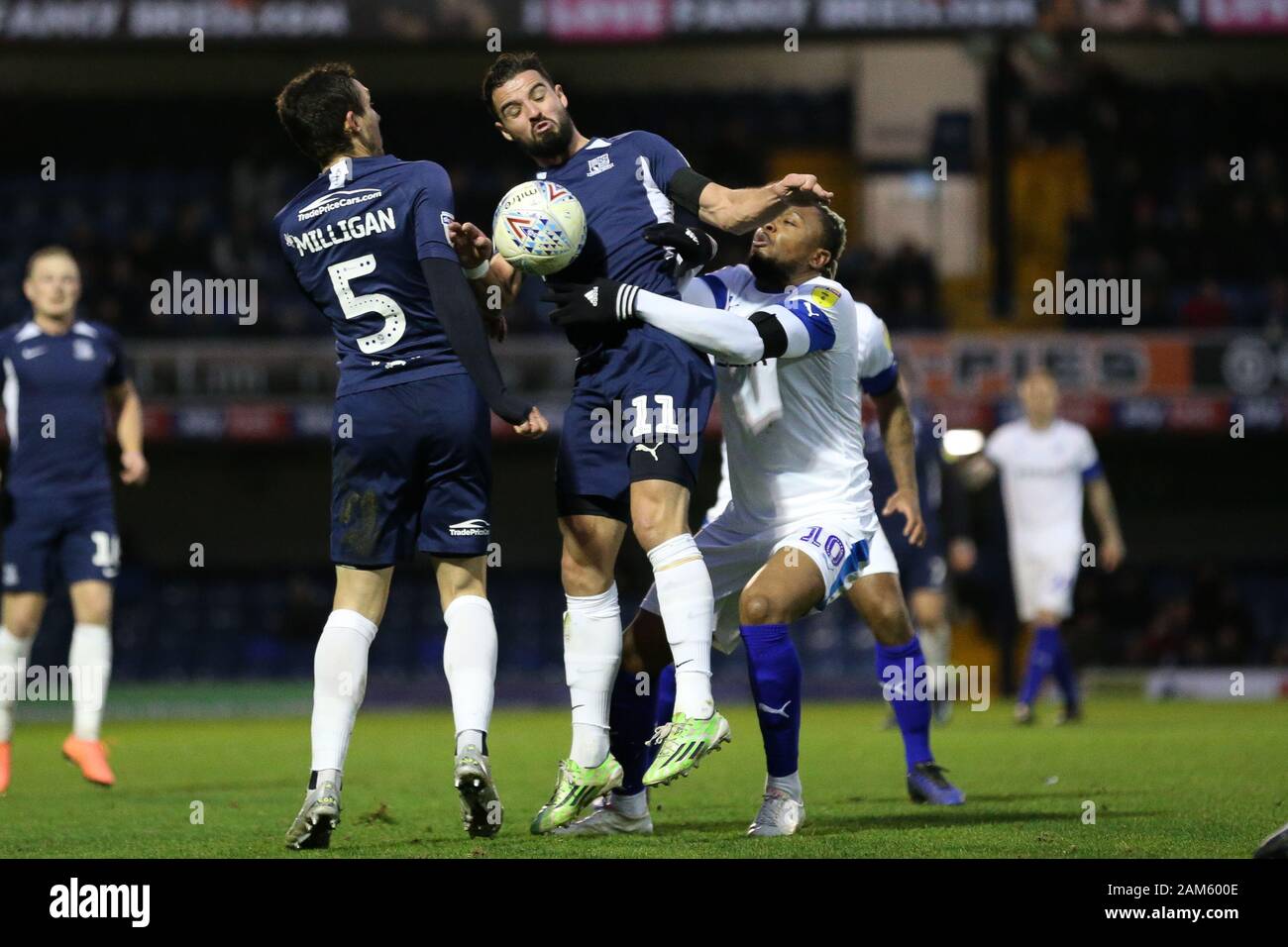 Southend On Sea, Großbritannien. 11 Jan, 2020. Stephen McLaughlin Southend United Holding aus Morgan Ferrier der Tranmere Rovers während der Sky Bet Liga 1 Übereinstimmung zwischen Southend United und Tranmere Rovers an Wurzeln Hall, Southend On Samstag, 11. Januar 2020. (Credit: Jacques Feeney | MI Nachrichten) das Fotografieren dürfen nur für Zeitung und/oder Zeitschrift redaktionelle Zwecke verwendet werden, eine Lizenz für die gewerbliche Nutzung Kreditkarte erforderlich: MI Nachrichten & Sport/Alamy leben Nachrichten Stockfoto