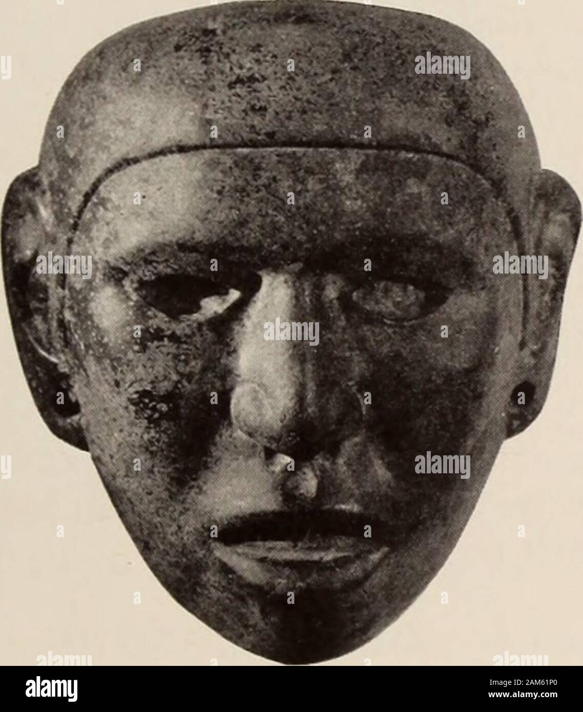 Allgemeine Anleitung zu den Ausstellungshallen des American Museum of Natural History. ls. Viele der mittelamerikanischen Völker hatten ein System von ideographicwriting. Alt hough einige der Bücher Bogen erhalten, Faksimiles und originalexamples in der Maya und Azteken Abschnitte angezeigt werden. Thegreat Stelen, von denen es viele Abgüsse, zeigen, wie das Schreiben von Mexiko und Mittelamerika 79 Maya Ihr calendric Berechnungen eingeschrieben, und die Besetzung des hugeAztec Kalender Stein symbolisiert die Zeit und die Methode der it zu halten. Der Opferstein in der Mitte der Halle ist eine Aufzeichnung der peoplesovercome durch einen o Stockfoto