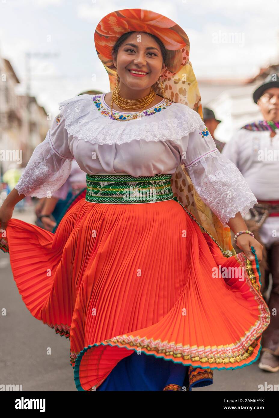Teilnehmer an einem Straßenfest im neuen Jahr in Riobamba, Ecuador. Stockfoto