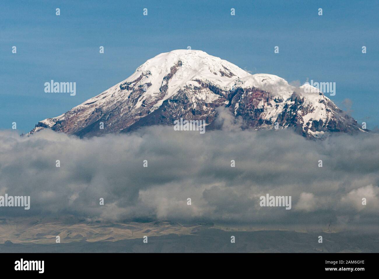 Der Vulkan Chimborazo (6268 m), der höchste Berg Ecuadors und der höchste Punkt der Erde, gemessen vom Zentrum der Erde. Stockfoto