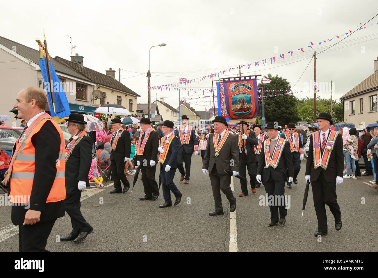 Großmeister der Grand Orange Lodge of Ireland, Edward Stevenson tritt am 12. Juli 2019 mit seinen Orangemen zur zwölften Demonstration in Ballyronan zusammen. (Foto von Paul McErlane) Stockfoto