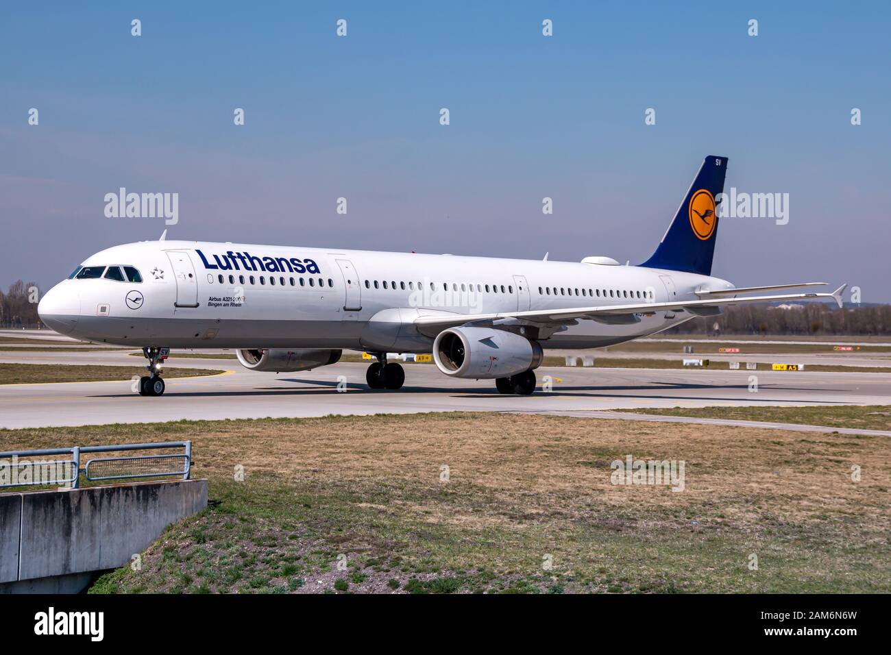 München, 3. April 2019: Lufthansa Airbus A321 Flugzeug am Flughafen München (MUC) in Deutschland. Airbus ist ein Flugzeughersteller aus Toulouse, Stockfoto