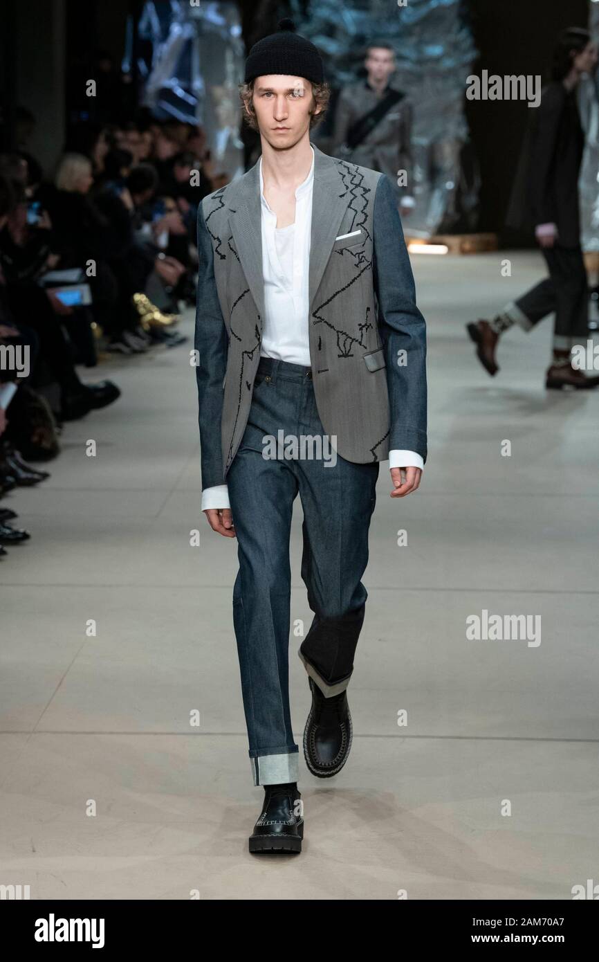 Mailand, Italien. 11 Jan, 2020. NEIL BARRETT Herbst/Winter 2020/2021 Start- und Landebahn in Mailand auf der Modewoche Männer" Januar 2020 - Mailand, Italien 11/01/2020 | Verwendung der weltweiten Kredit: dpa/Alamy leben Nachrichten Stockfoto