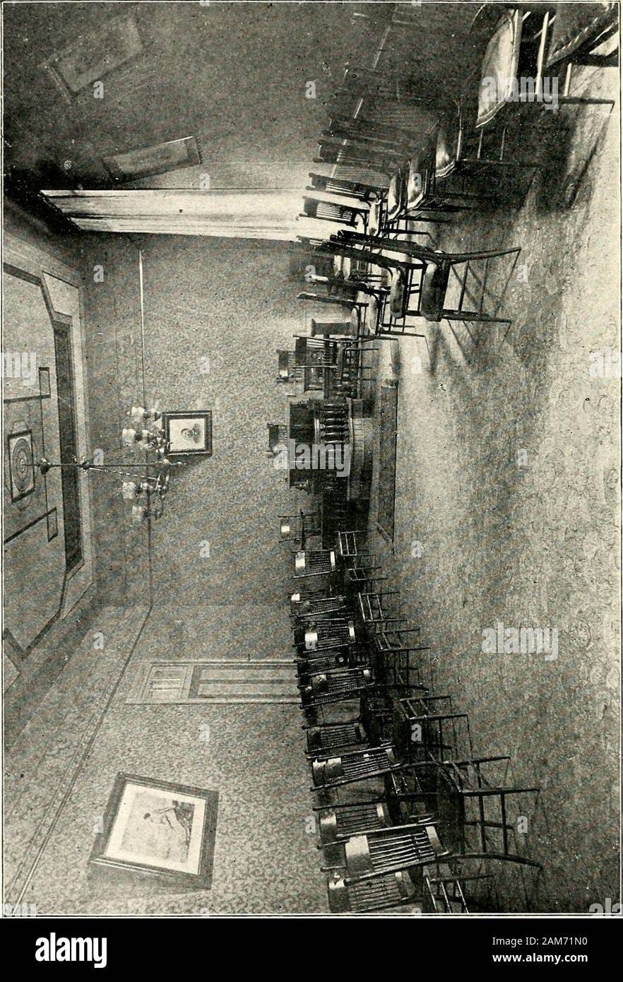 Bulletin Elon College, das, 1890-1905. mmercial Arithmetik; Parsons Gesetze; Enzyklopädie-pedia des Wirtschaftsrechts und Formen. Stenografie und MASCHINENSCHREIBEN. In der Studie der Kurzschrift die Schüler erhalten Thor ough-Anweisung, und durch die Zeit, die die Text-Buch ist abgeschlossen sind bereit, vom Diktat ein AV-Sicherheitsforschung von 75 Wörtern pro Minute zu schreiben. Sie sind Ueb - ercised auf Geschäftsbriefen, Rechtsformen und Zeugnis, Rechnungen oder Lieferscheinen, Zeitung und andere miscellaneousmatter. Diese diktate zu tran-Scribe in Longhand, oder auf der Schreibmaschine, Wort für Wort, wie diktiert, faul Stockfoto