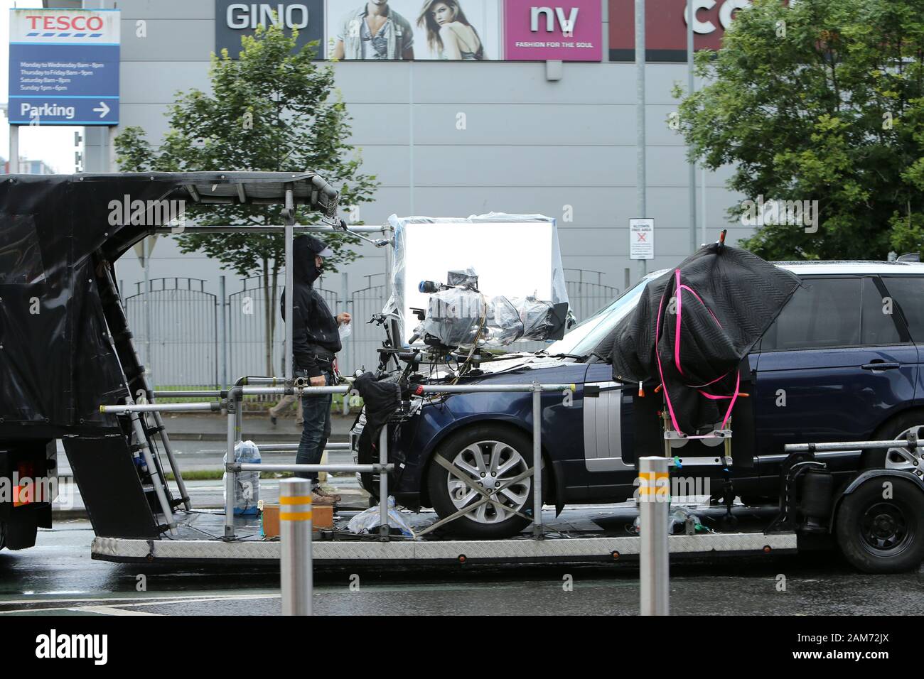 Lights, Camera, Action, EINE Filmcrew verfilmen eine Szene, während sie auf dem Schlepp um Belfast für ITV's Marcella starrend Anna Friel, Donnerstag, 18. Juli 2019. (Foto von Paul McErlane) Stockfoto